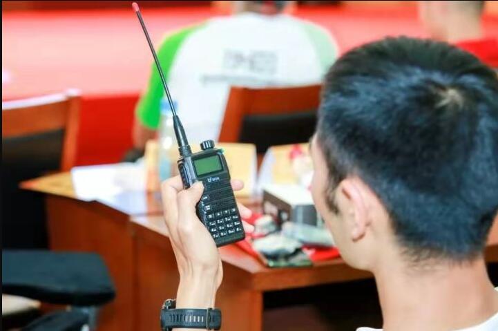 帶收音機坐飛機，能夠全程監(jiān)聽到機組人員與地面的通話嗎？